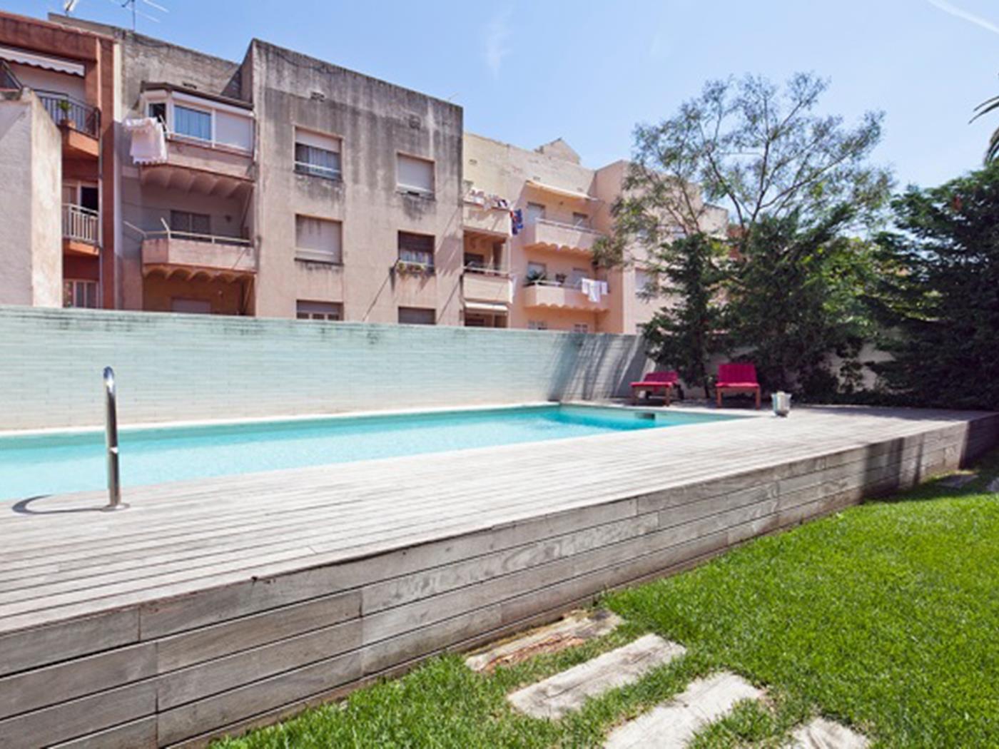 近桂尔公园带露台和泳池的公寓套房 - My Space Barcelona 公寓